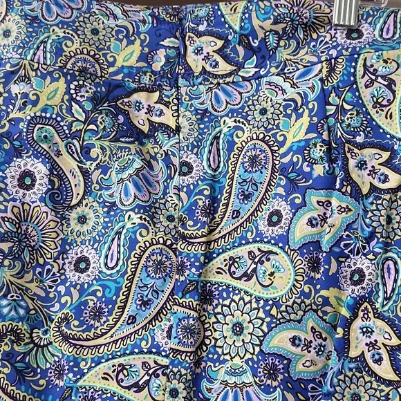 Woman's paisley skirt - perfect for work or play. - Picture 3 of 3